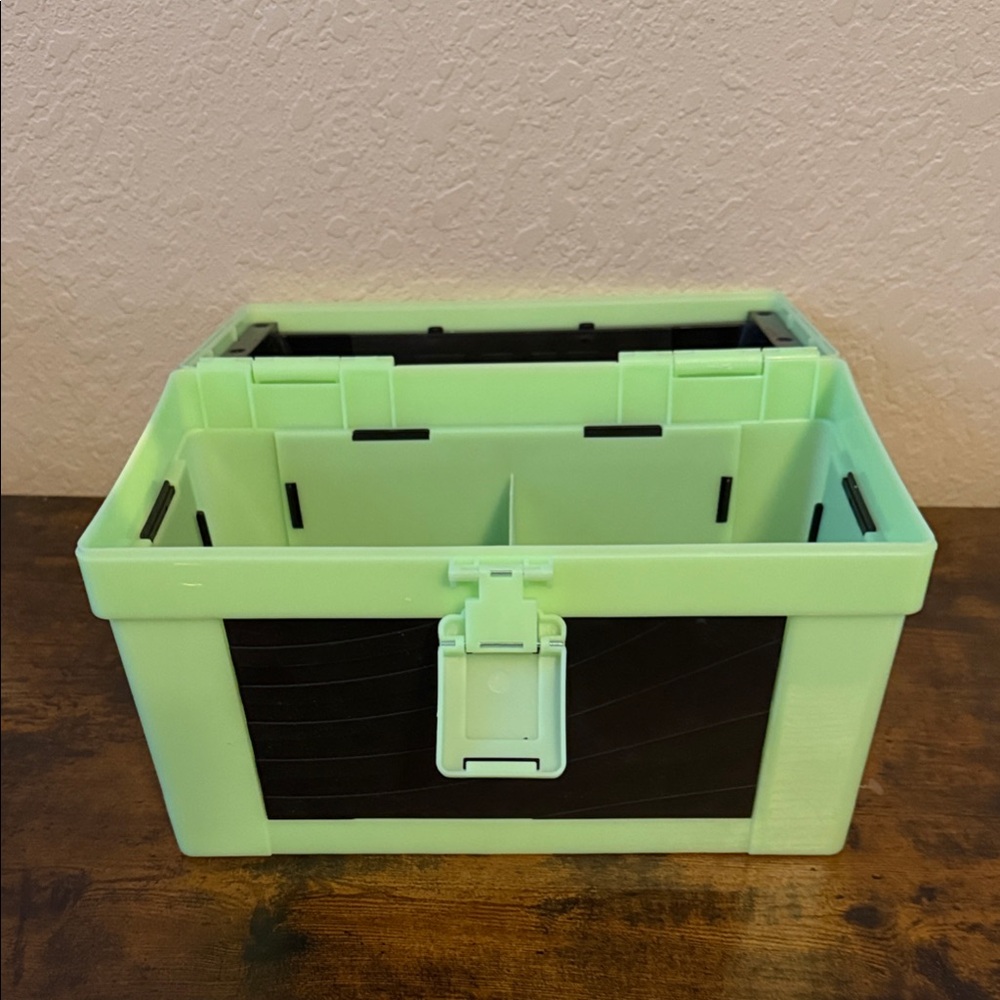 Ryan's World Glow in the dark treasure chest